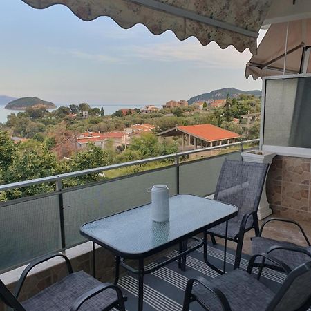 Riviera Penthouse Apartment Palaiontsiflikion Bagian luar foto