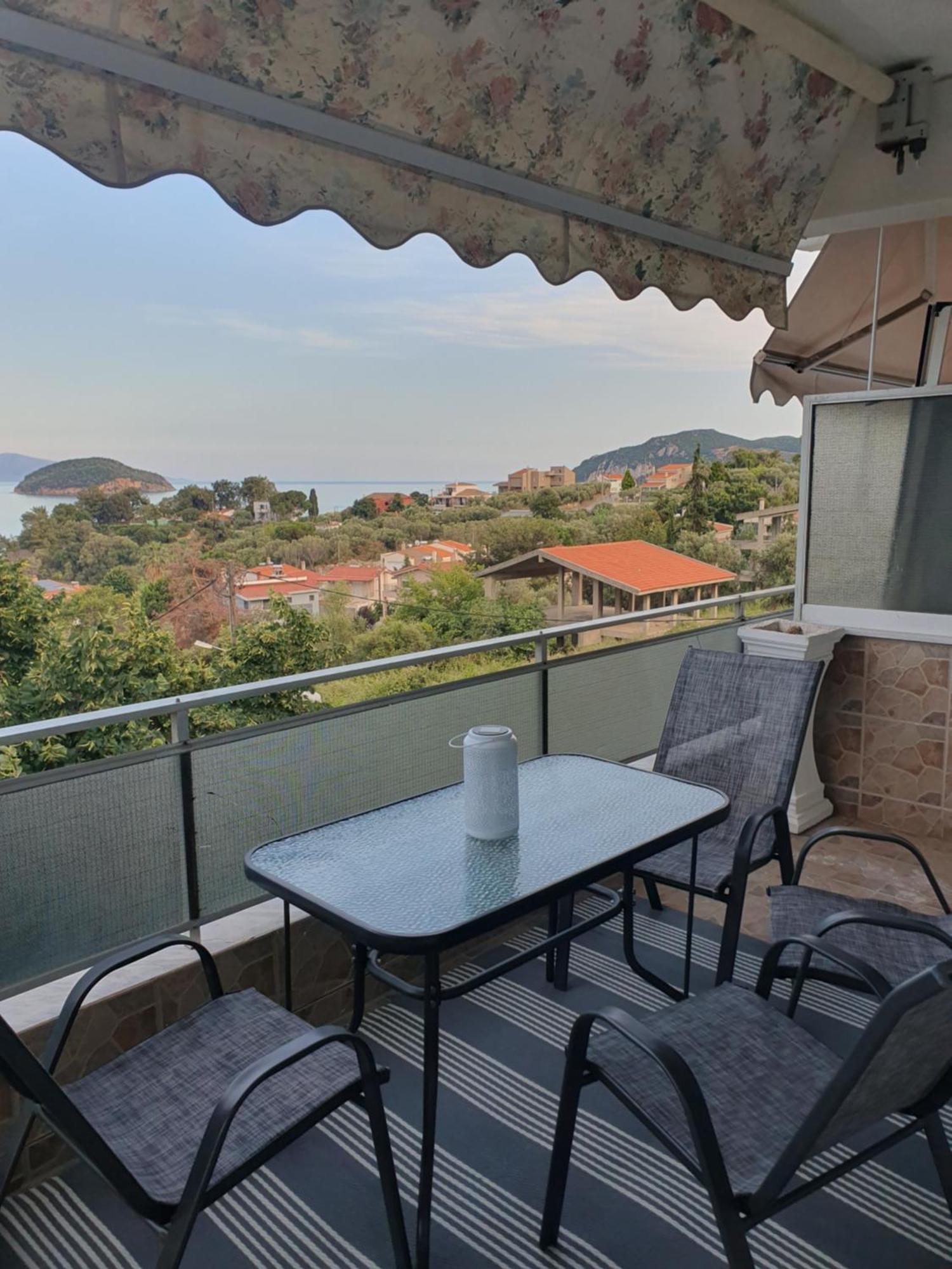 Riviera Penthouse Apartment Palaiontsiflikion Bagian luar foto