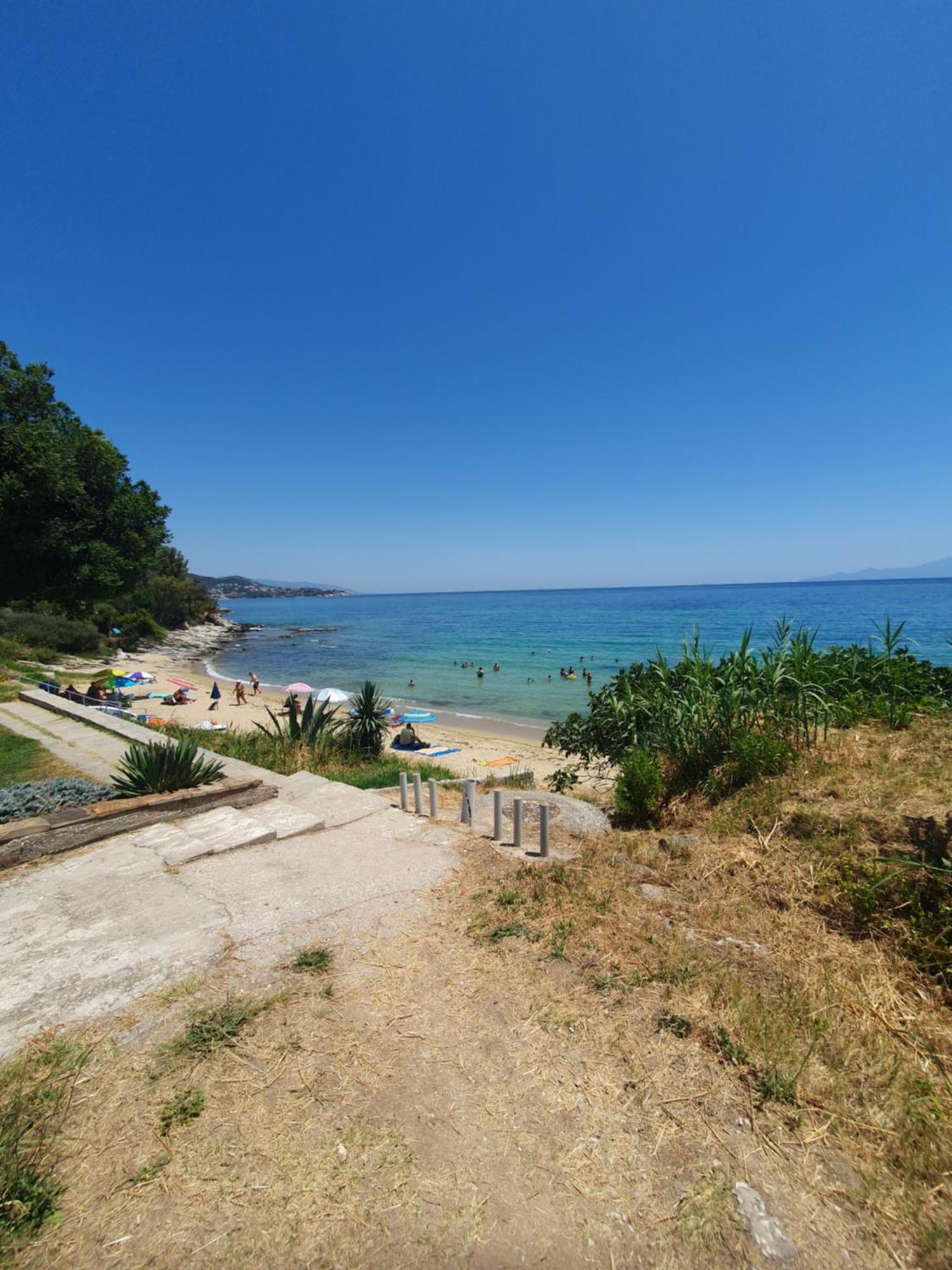 Riviera Penthouse Apartment Palaiontsiflikion Bagian luar foto