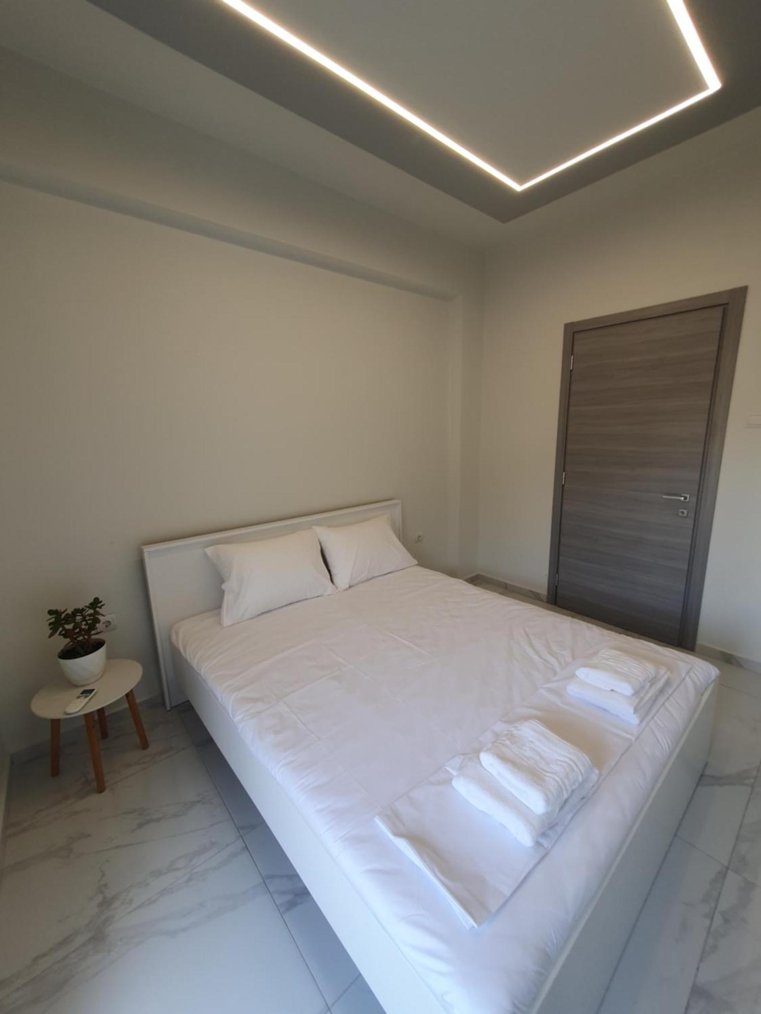 Riviera Penthouse Apartment Palaiontsiflikion Bagian luar foto