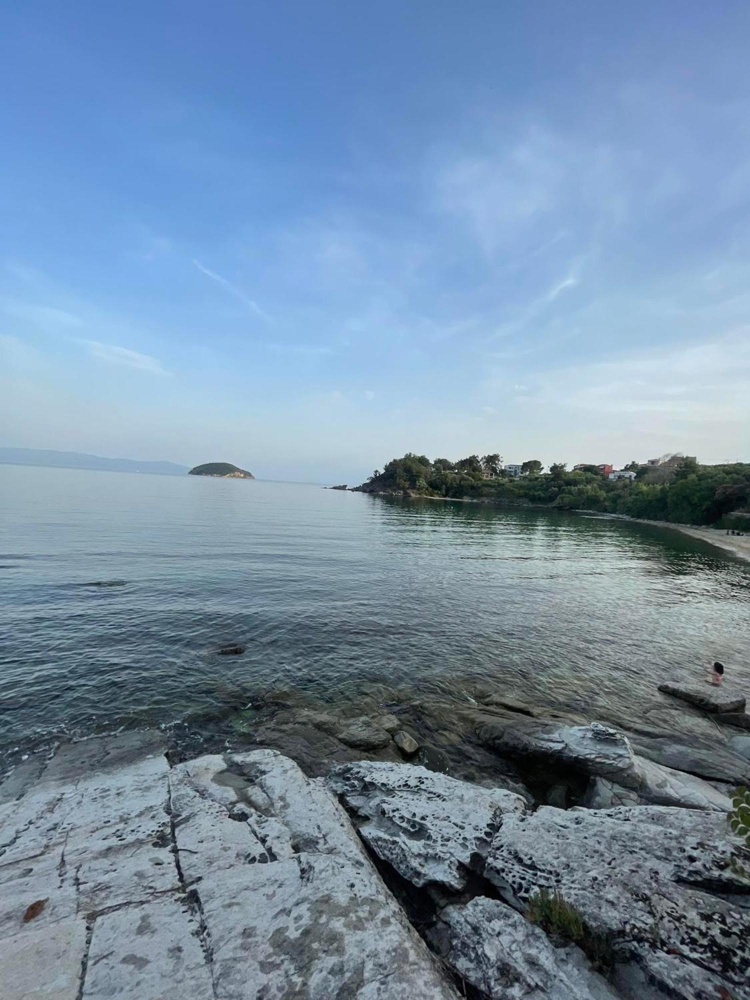 Riviera Penthouse Apartment Palaiontsiflikion Bagian luar foto